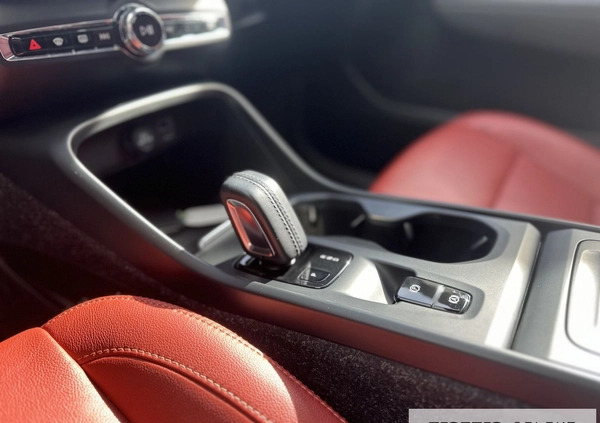 Volvo XC 40 cena 134900 przebieg: 66884, rok produkcji 2019 z Poznań małe 562